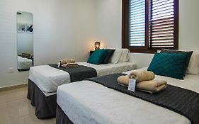 Phaedrus Living: Seaside Flat Constantinos 113